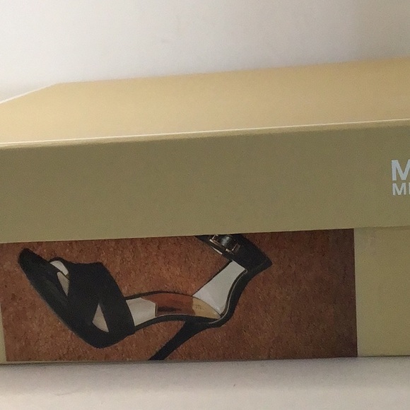 💥💥 NEW MICHAEL KORS 💥💥.              ANKLE STRAP SANDAL - Picture 8 of 8